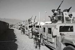 Kolona obrněných vozidel Hummer, Afghánistán, 2008/2009<br /> 