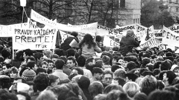 Záhadný řečník z Letné.
Zdroj: Paměť národa