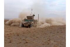 Obrněné vozidlo Hummer v terénu, Afghánistán, 2008/2009<br /> 