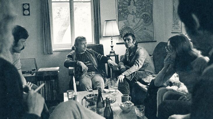 Na Hrádečku - zleva Andrej Krob, Václav Havel, Miroslav Masák a Jarka Sloupová, Vlčice, 1967, zdroj: Miroslav Masák