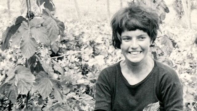 Jana Weinerová, později provdaná Šmídová, na snímku z chmelové brigády roku 1964. 