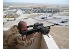 Na strážní věži základny Shank, asi devadesát kilometrů jižně od Kábulu, Afghánistán, 2008/2009<br /> 
