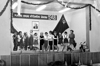 Oslavy Mezinárodního dne žen ve Služovicích roku 1983. Zdroj: archiv pamětnice Bedřišky Vašutové a archiv obce Služovice