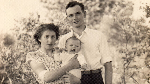 Maria Wolska jako dítě s rodiči v Pstrążně, otcem byl Horst Hauschke, polská matka Zofia, rozená Nowak, zdroj: archiv pamětnice