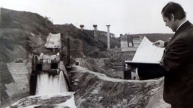 Kontrolní den na stavbě Dalešické přehrady. Zdroj: archiv pamětníka Bohumila Hlaváčka