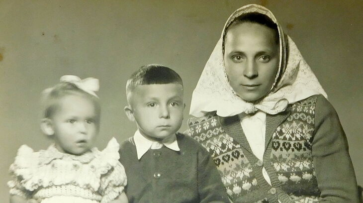 Františka Trojáková se svými dětmi
