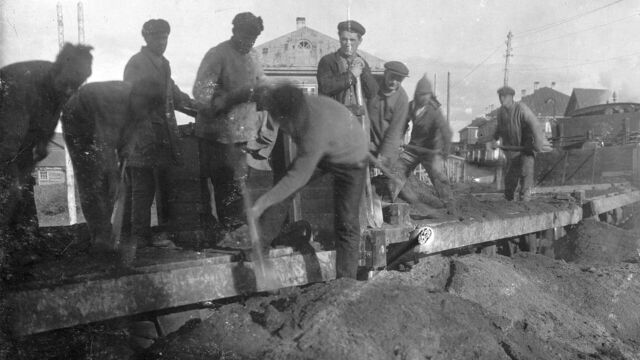 Práce vězňů v koncentračním táboře na Soloveckých ostrovech. Zdroj: Memorial/cechoslovacivgulagu.cz