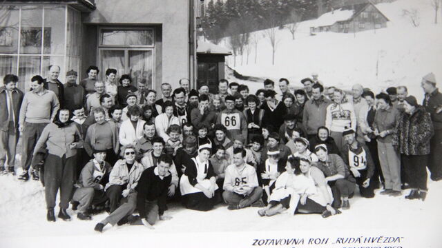 Zimní odborářská rekreace v zotavovně ROH v Benecku, 1960. Zdroj: archiv pamětnice Jitky Veselé