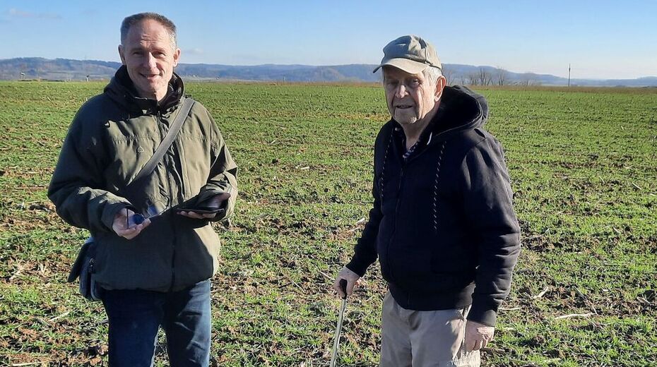 Na hrobech politických vězňů ve Valdicích orají traktory. Leží tam i český filmař