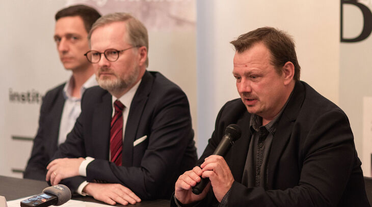 Premiér ČR Petr Fiala a ředitel Post Bellum Mikuláš Kroupa. Foto: Tereza Oprchalová