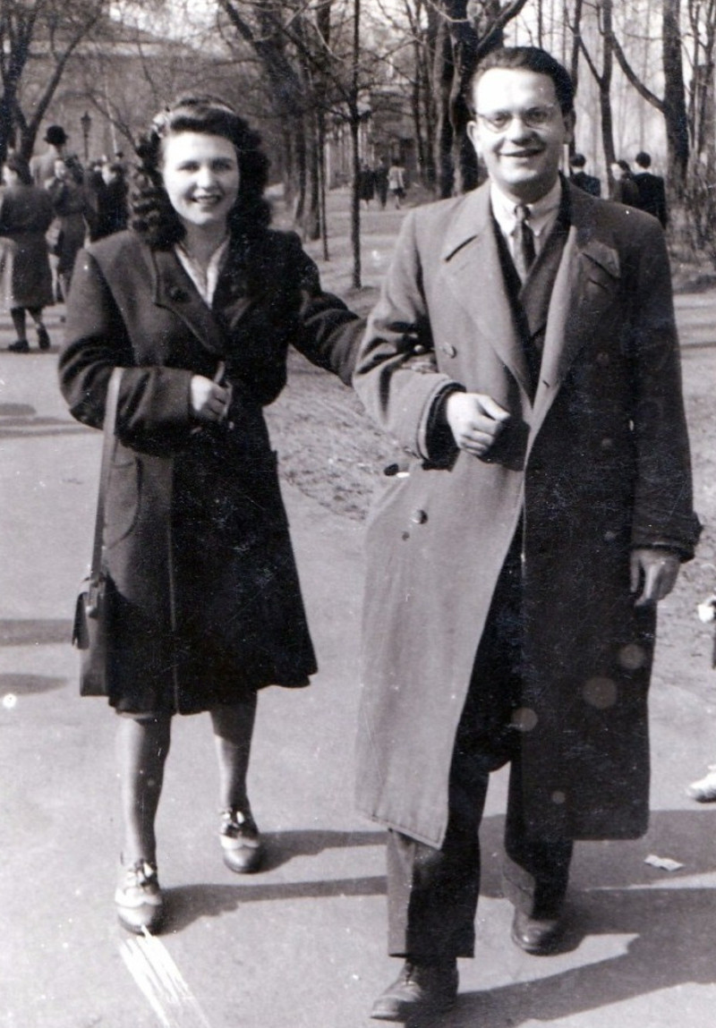 S budoucí manželkou Helenkou ve Stromovce v roce 1947. Foto: Paměť národa