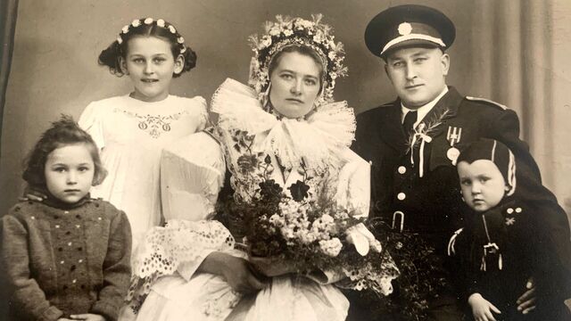 Druhá svatba Antonína Otýpky a jeho dcery z prvního manželství, 4. února 1948. Zdroj: archiv pamětnice