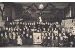 Školní fotografie, Sušice, první rok v Čechách, 1942<br /> 