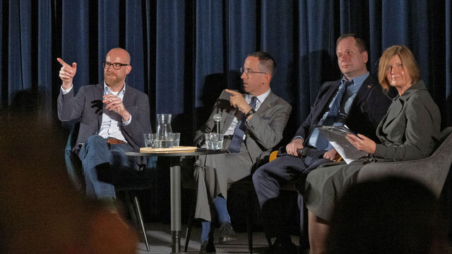 Jihočeské fórum 2025. Zleva Ondřej Kolář, Jan Marian, Vitalij Usatyj a moderátorka Eva Kadlčáková. Foto: Václav Pancer