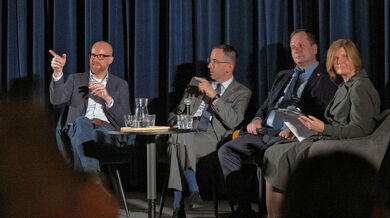 Jihočeské fórum 2025. Zleva Ondřej Kolář, Jan Marian, Vitalij Usatyj a moderátorka Eva Kadlčáková. Foto: Václav Pancer