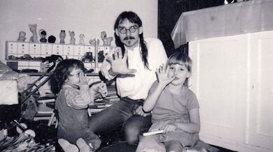 Miloslav Trégl s dětmi, Vánoce 1987. Zdroj: archiv pamětníka