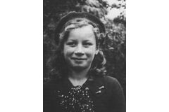 Jarmila Hermanová (roz. Šimková) ve svých 14 letech.