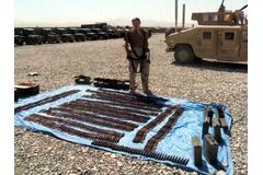 Základna Forward operating base (FOB), přibližně devadesát kilometrů jižně od Kábulu, Afghánistán, 2008/2009<br /> 