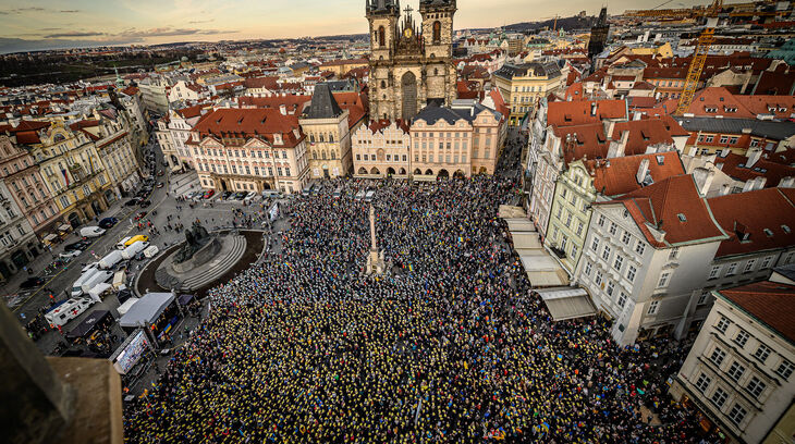 Shromáždění Společně za Ukrajinu na Staroměstském náměstí v sobotu 24. února 2024. Zdroj: Paměť národa