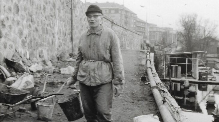 Válečný hrdina Jan Plovajko (1922-2020) se po roce 1948 odmítl podílet na čistkách v armádě, a byl propuštěn. Poté těžko sháněl zaměstnání a až do odchodu do důchodu pracoval v dělnických profesích.