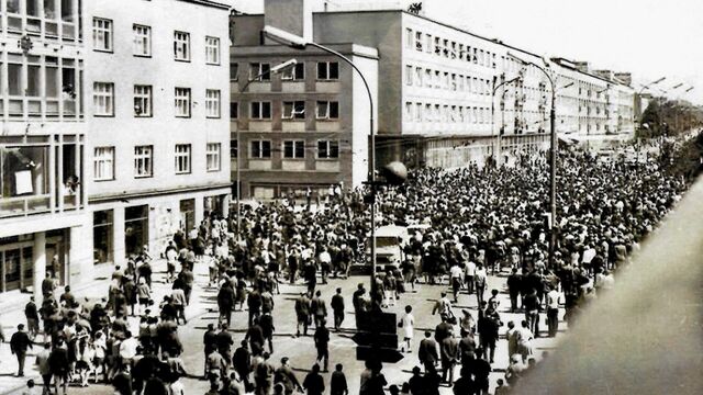 Srpnová invaze 1968 ve Zlíně (Gottwaldově). Foto: Bob Obdržálek