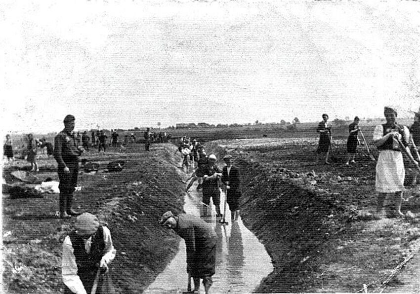 Pracovní tábor Krychów zřízený nacisty v oblasti Nisko – Lublaň, 1940. Zdroj: neznámý autor – HAŃSK, PD-Polish