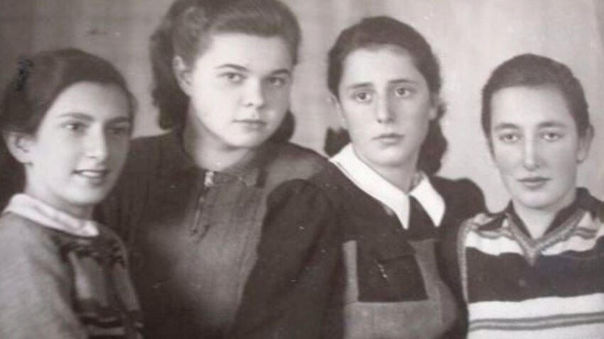 Edith Březinová (vpravo) s přítelkyněmi ze sionistického hnutí. Zleva: Eva Schweitzer (nevrátila se z koncentračního tábora), Margit Zantner a Alisa Fauská-Schiller (přežily). Foto: Paměť národa