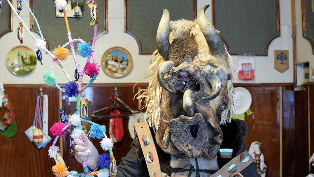 Dmitrij Terzi ve slavnostním bulharském kroji, 2024. Zdroj: Post Bellum Ukrajina