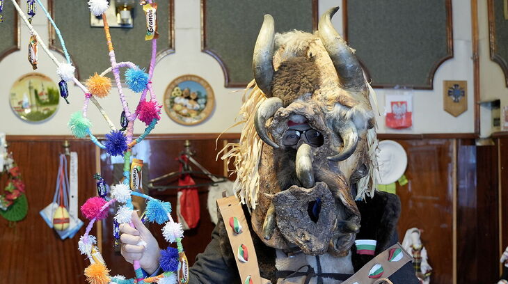 Dmitrij Terzi ve slavnostním bulharském kroji, 2024. Zdroj: Post Bellum Ukrajina