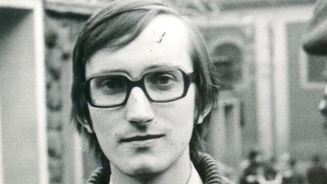 Jáchym Jaroslav Šimek jako kaplan (pomocný kněz) ve svém prvním působišti Křížové u Havlíčkova Brodu. Zdroj: archiv pamětníka