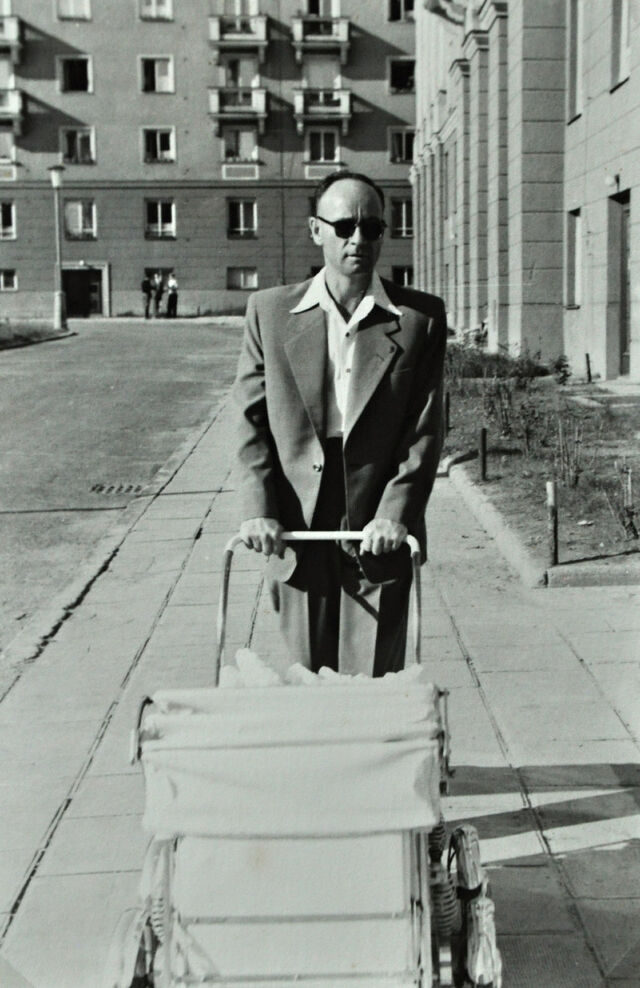 S dcerou Dagmar v Ostravě-Porubě na jaře 1960. Foto: Paměť národa