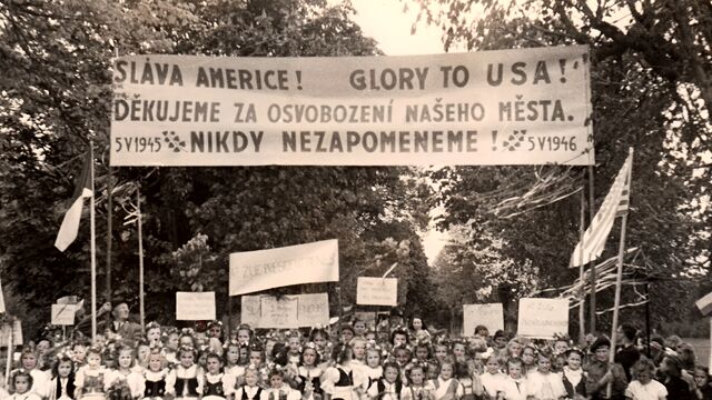 Oslava osvobození města Sušice, 6. květen 1945. Zdroj: archiv pamětnice