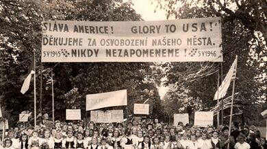 Oslava osvobození města Sušice, 6. květen 1945. Zdroj: archiv pamětnice