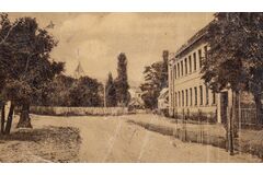 Škola v obci Kosino (Podkarpatská Rus, nyní Ukrajina)<br /> 