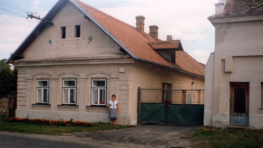 Rodný dům Anny Šlechtové při převzetí v restitucích, květen 1992, zdroj: archiv pamětnice