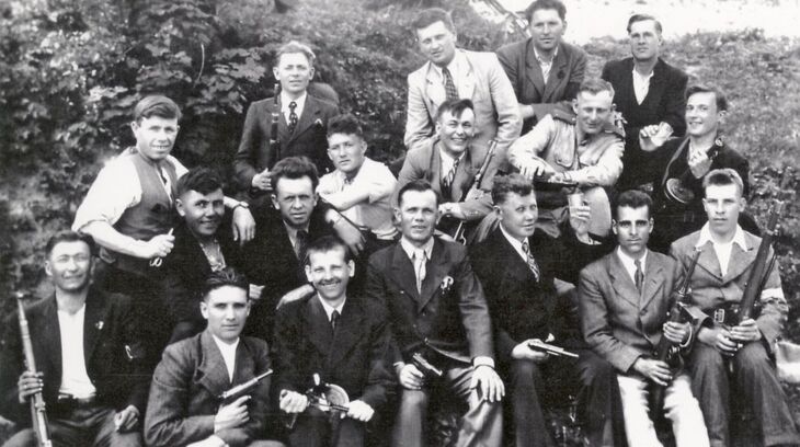 Z zimě 1945 se jim podařilo uprchnout z pochodů smrti.