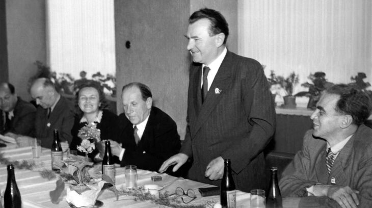 29. 5. 1949. Vedení KSČ po takzvaném „sjezdu vítězů" ještě jako jedna parta. Zleva Václav Kopecký, Marie Švermová, Antonín Zápotocký, Klement Gottwald, Rudolf Slánský. Švermová skončí ve vězení, Slánský na popravišti. Zdroj: ČTK