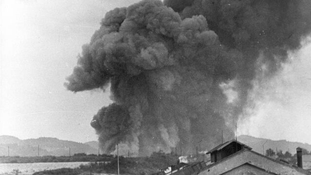 Výbuch muničního skladu v Krásném Březně, vzdáleného asi tři kilometry severovýchodně od centra města na levém břehu řeky Labe. Foto: Archiv města Ústí nad Labem 