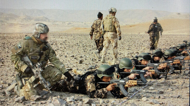 Nangarhár 2012, výcvik afghánské provinční policejní jednotky. Michal Kadlec vlevo, zdroj: archiv Michala Kadlece