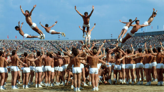 Vystoupení vojáků Československé lidové armády jako finále Československé spartakiády na konci června 1985. Foto: ČTK