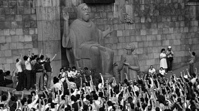 Nezávislost Arménie, demonstrace před budovou Matanadaran, 1991. Foto: Ruben Mangasaryan