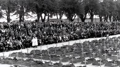 Národní pohřeb terezínských obětí, 16. září 1945. Foto: Karel Šanda