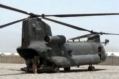 Vrtulník startující ze základny Forward operating base (FOB), přibližně 90 kilometrů jižně od Kábulu, Afghánistán, 2008/2009<br /> 