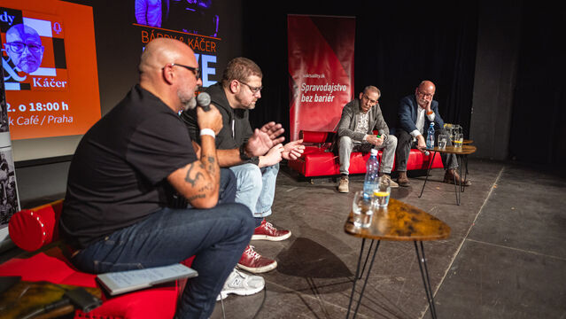 Živé natáčení speciálu podcastů Dobrovský&Šídlo a Bárdy&Káčer v Rock Café. Zdroj: Marek Orihel / Aktuality.sk