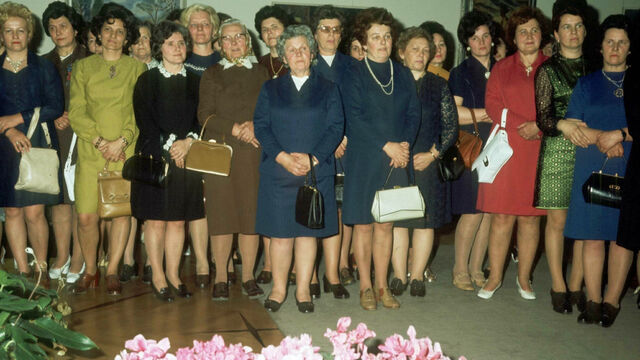 Delegace československých žen na Pražském hradě 7. března 1989 s generálním tajemníkem ÚV KSČ a prezidentem ČSSR Gustávem Husákem. Foto: ČTK/Mevald Karel