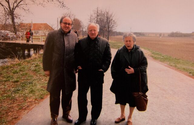 Jan Podstatzky-Lichtenstein (uprostřed) se sourozenci roku 2016. Zdroj: archiv pamětníka