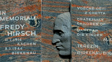 Pamětní deska Fredyho Hirsche v Terezíně. Foto: Creative Commons CC-BY 4.0