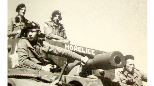 16Bedřich Bejkovský (první zprava), manžel paní Ruth Bejkovské, veterán ze západní fronty. Zdroj: archiv pamětnice