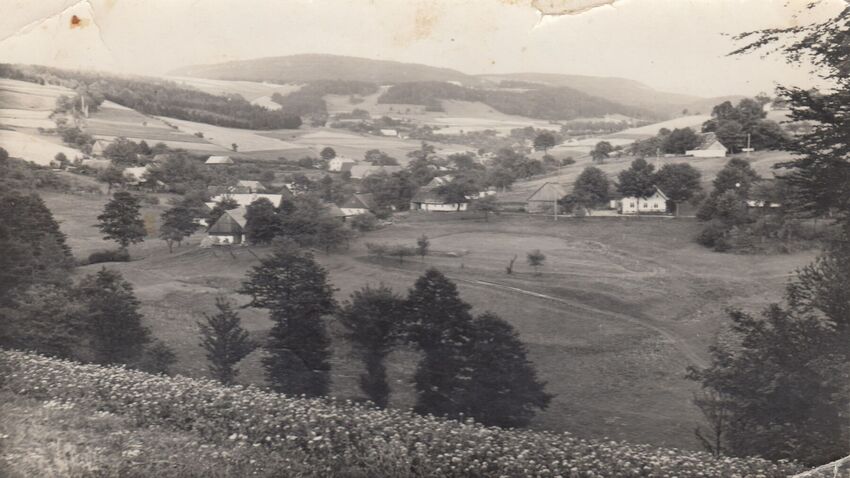 Stroužné před válkou, 1935. Zdroj: archiv pamětnice